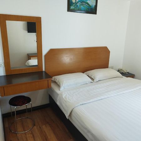 Marine Bay Hotel Sandakan Extérieur photo
